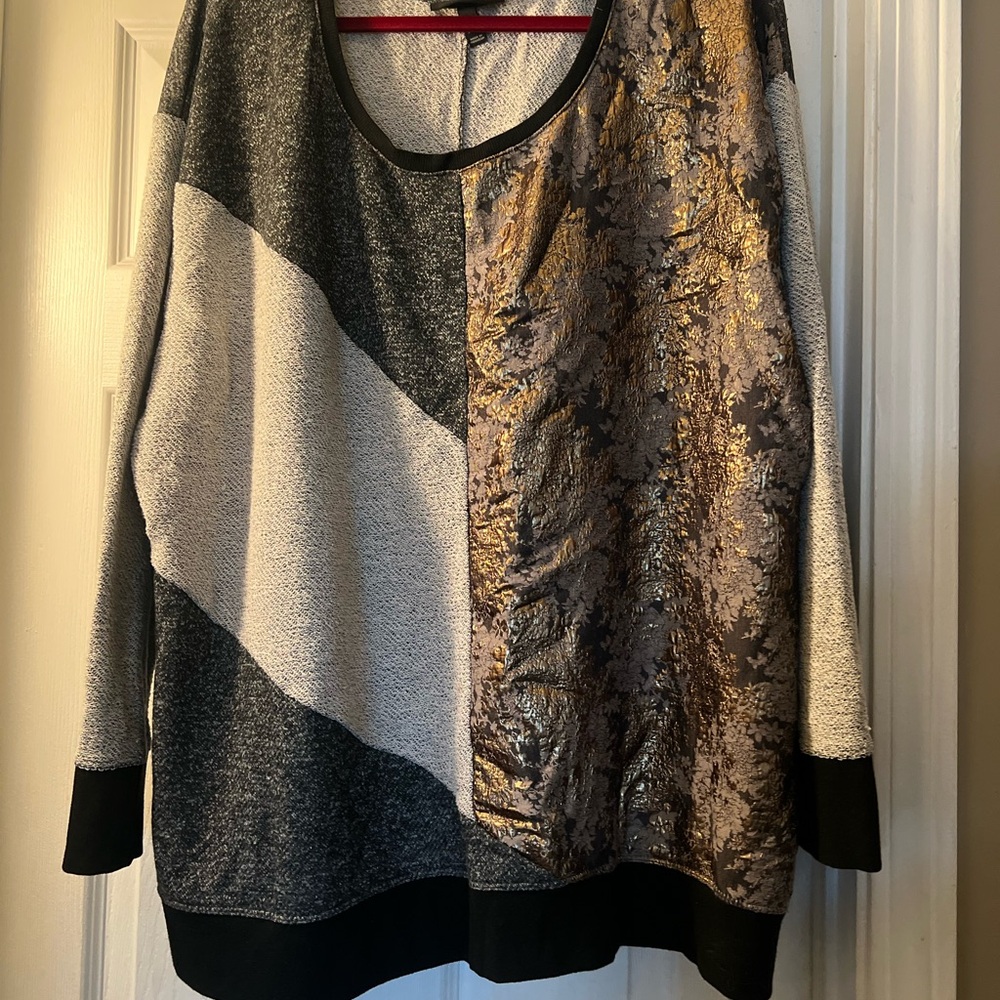 Lane Bryant Stylish Black and Gold Crew neck Sweatshirt size 26/28